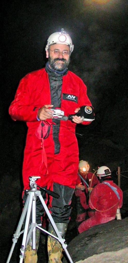 Gildo, en la Sala de la Verna de la Piedra de San Martín, en 2005